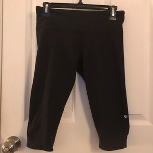 Black Lululemon size 8 Dhananusara capris